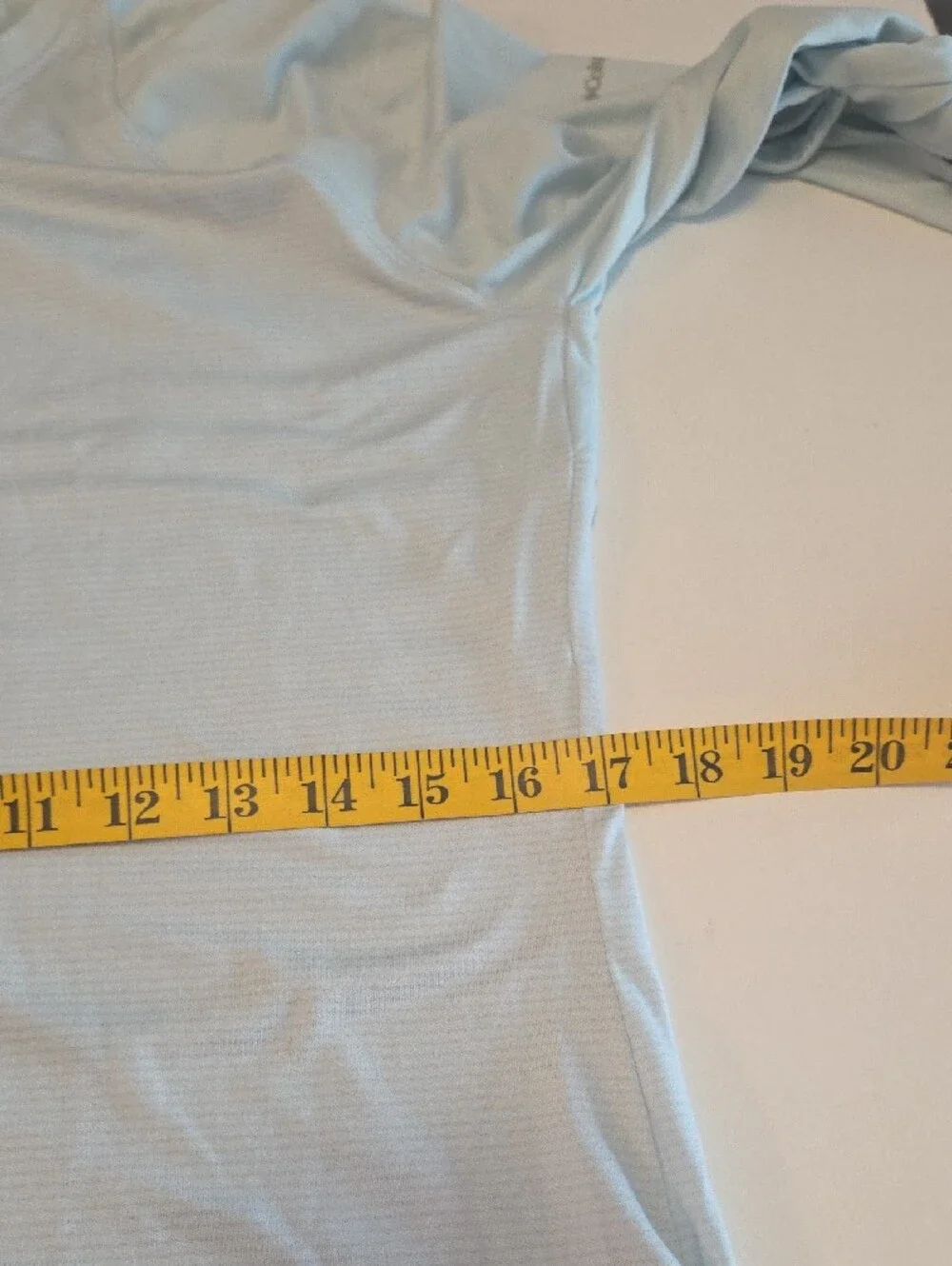 Columbia Light Blue Striped Long-Sleeve Performance Top Size Medium
